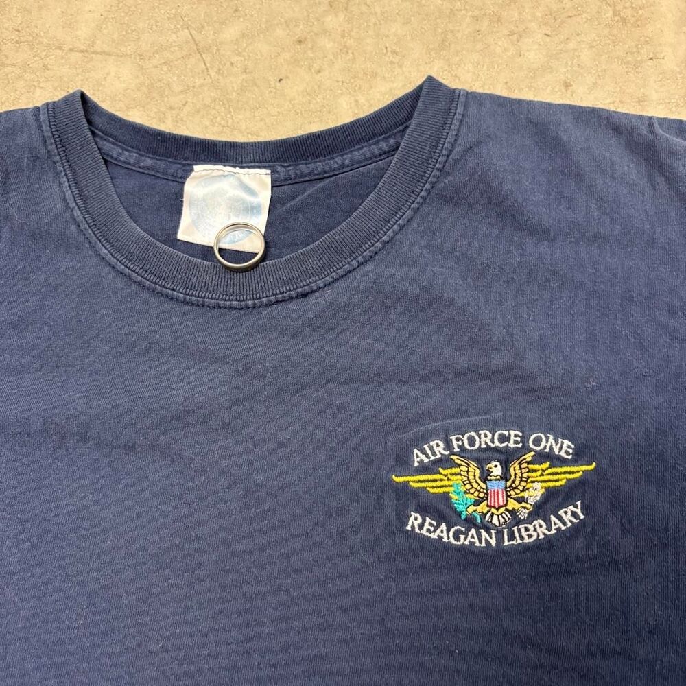 American-vintage Men's Navy and Blue T-shirt
